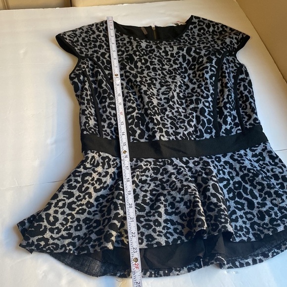 Rebecca Taylor Animal Print Peplum Cap Sleeve Top - Picture 6 of 10